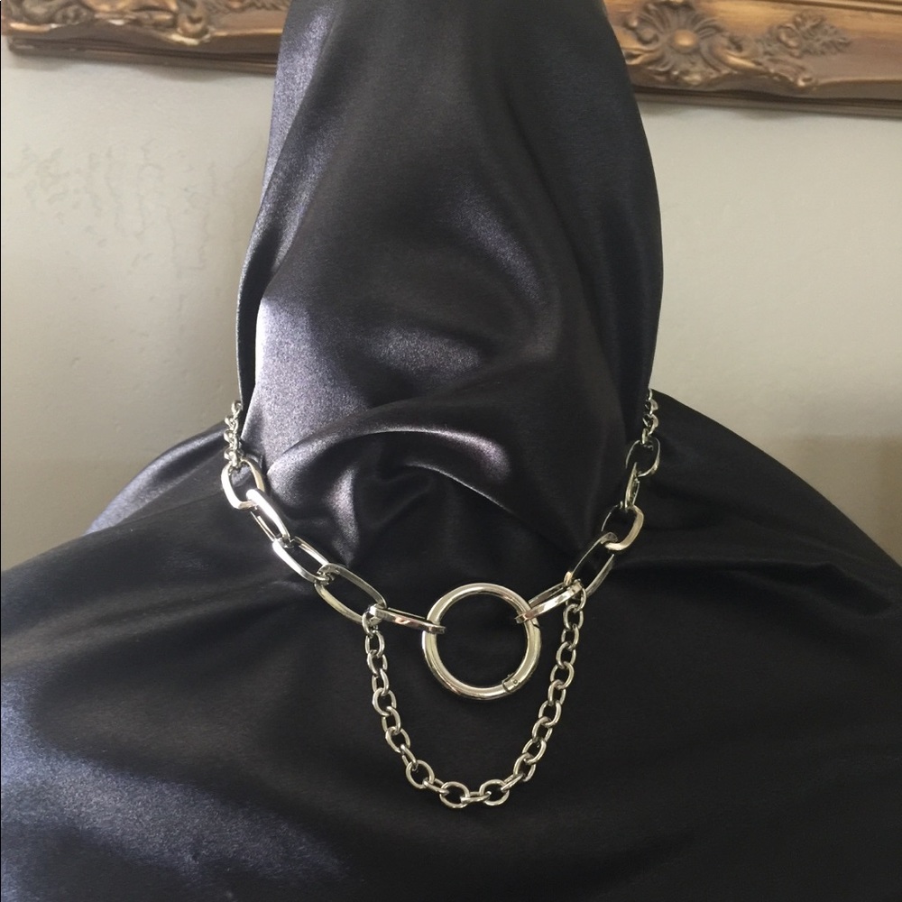 Silver tone chunky necklace